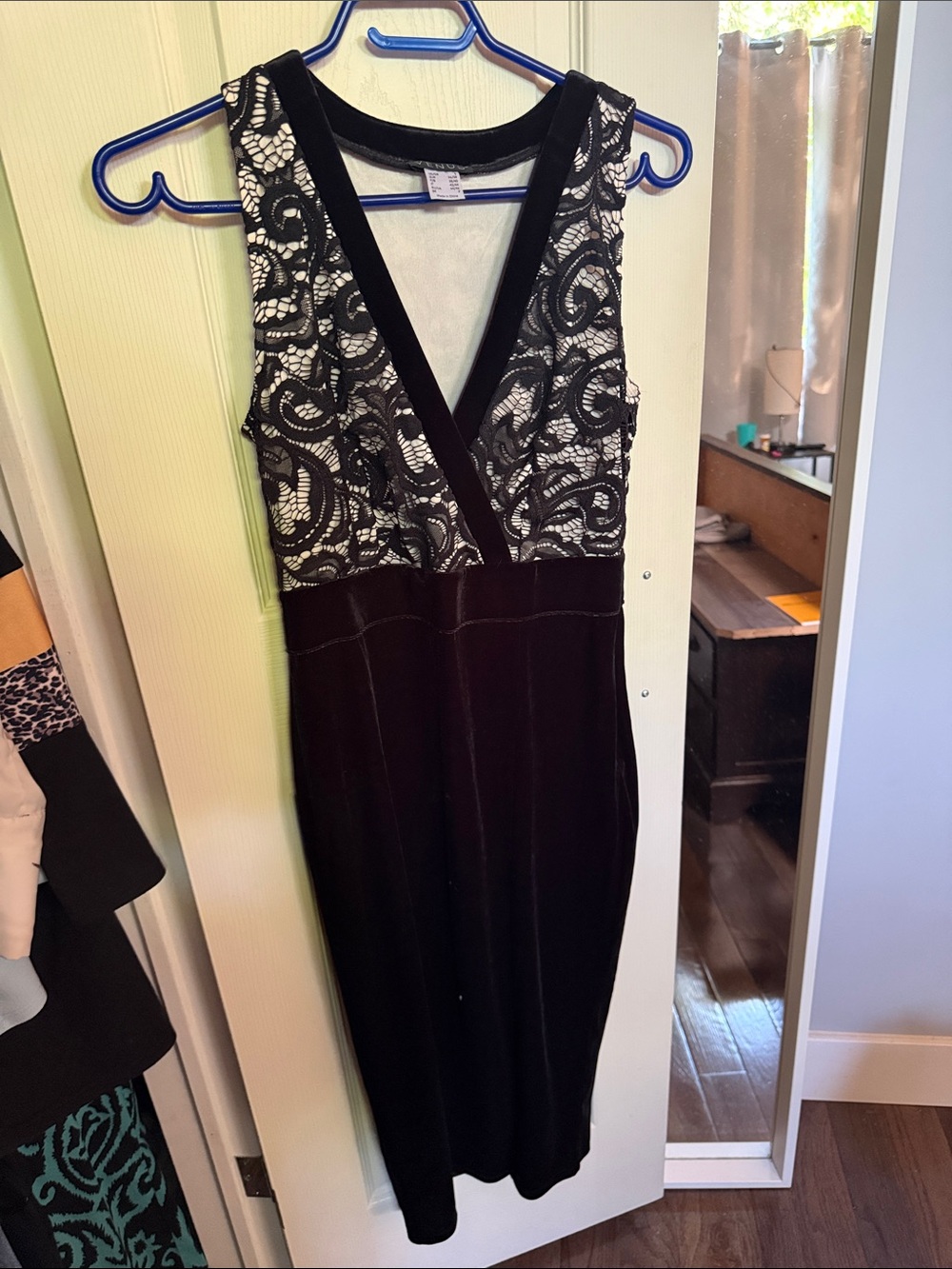 VENUS Black Lace-Panel V-Neck Midi Dress